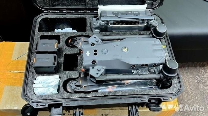 Квадрокоптер DJI Mavic 3 Pro / Мавик 3 про