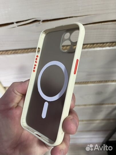 Чехол на iPhone 13