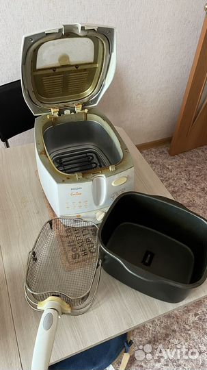 Фритюрница Philips Cucina HD6155