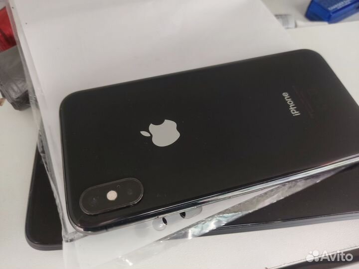 iPhone Xs, 64 ГБ