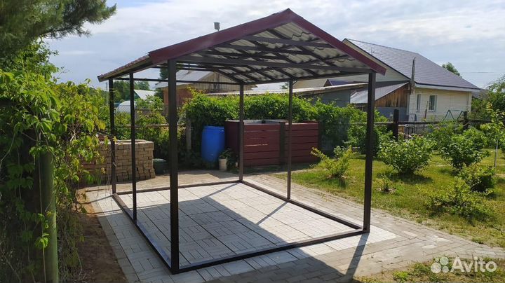 Беседка с крышей из металлочерепицы