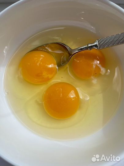 Домашние куриные яйца