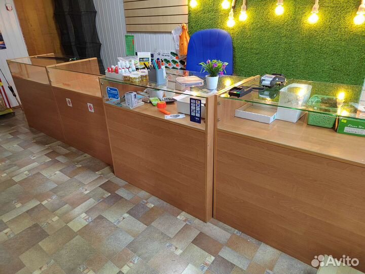 Торговые витрины и шкафы