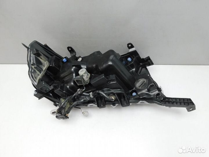 Фара левая Toyota Land Cruiser