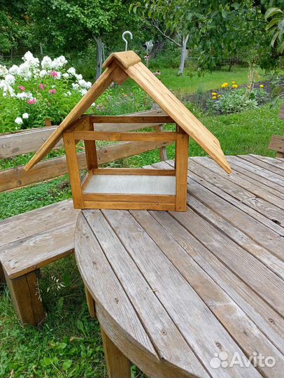 Кормушка для птиц из дерева