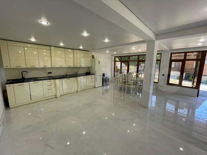 Дом 420 м² на участке 10 сот.