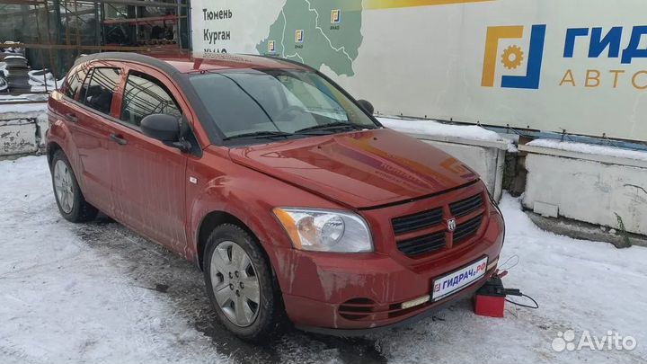 Уплотнитель стекла двери задней левой Dodge Calibe