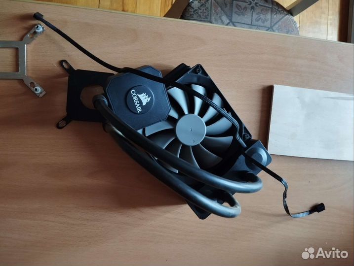 Водяное охлаждения Corsair H45