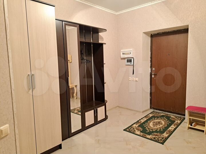 2-к. квартира, 64 м², 3/3 эт.