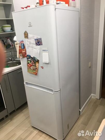 Холодильник indesit