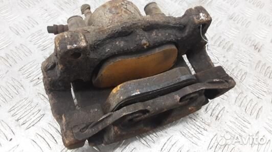 Суппорт тормозной передний левый land rover freela