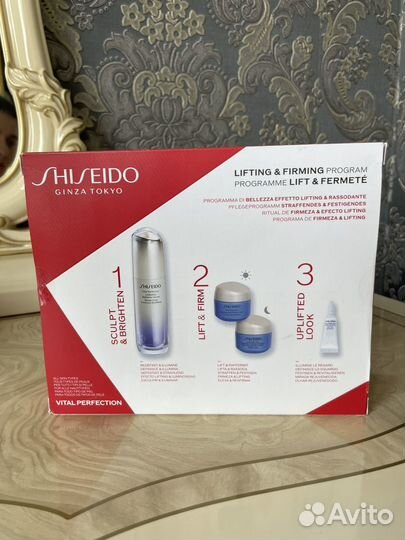 Наборы уходовой косметики Shiseido, Clarins