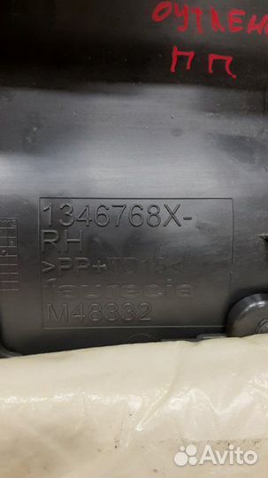 Обшивка двери передняя правая Mitsubishi Outlander