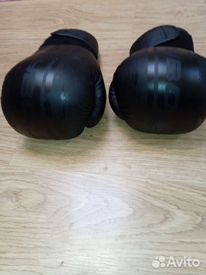 Боксерские перчатки