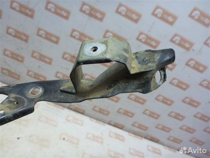 Кронштейн передний правый Renault Fluence L30R K4M