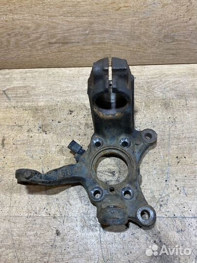 Поворотный кулак левый VW Golf 5 X16