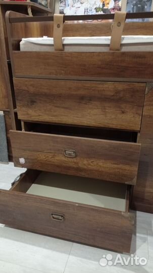 Детская кровать со столом и шкафом