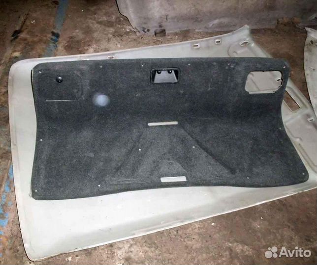 Обшивка крышки багажника Audi A8 D2