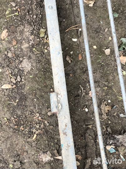 Железный створки двери