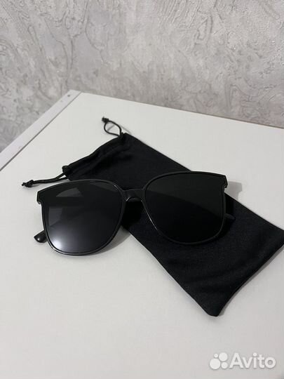 Солнцезащитные очки в ассортименте