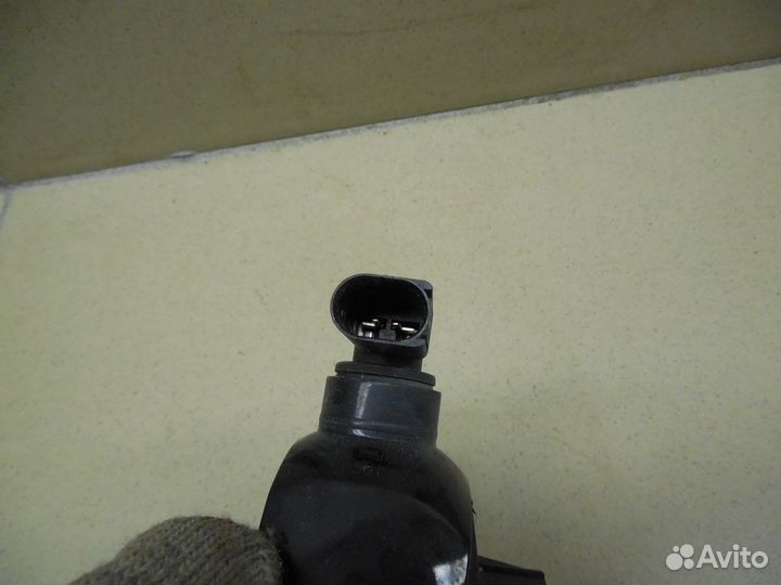 Фонарь задний в бампер правый Tiguan 2011-2016