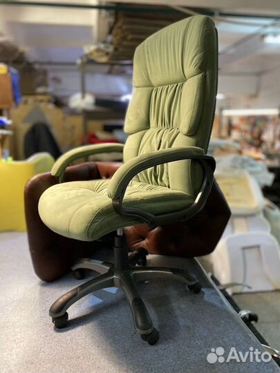 Офисное кресло