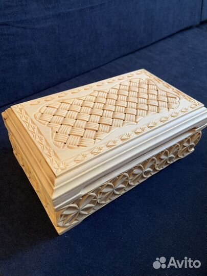 Шкатулка резная