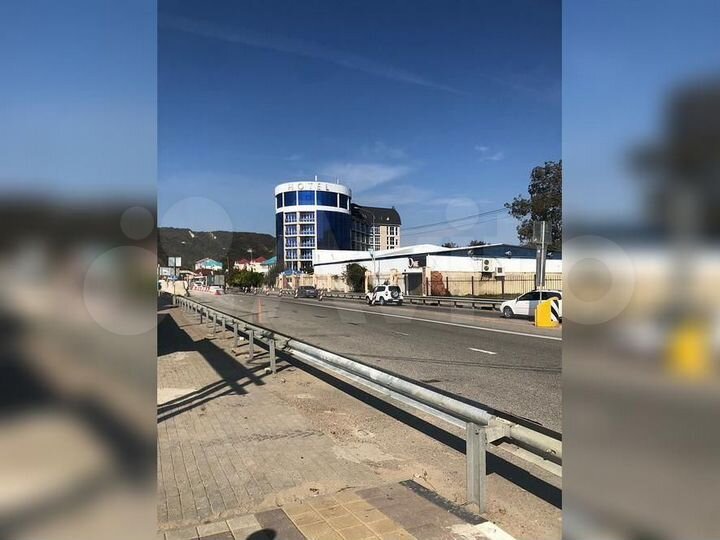 Гостиница-кафе 663,8 кв.м. з/у 923 кв.м. с. Лермон