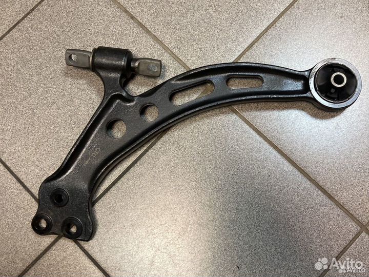 Рычаг подвески левый lexus RX300, toyota harrier