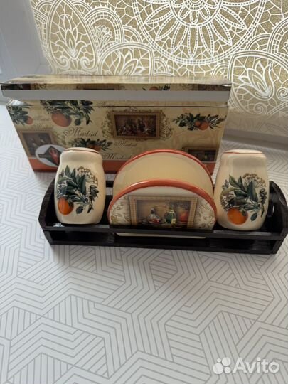 Набор для специй с салфетницей