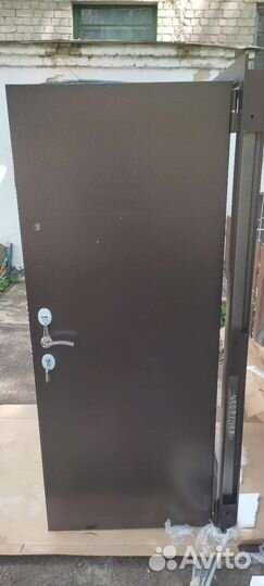 Дверь входная с зеркалом