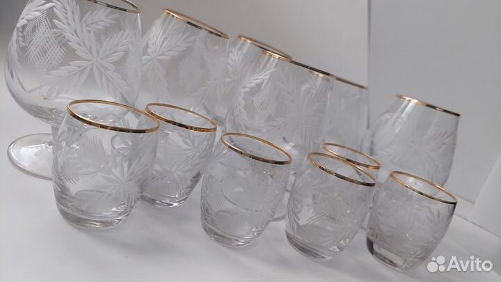 Набор бокалов и рюмок