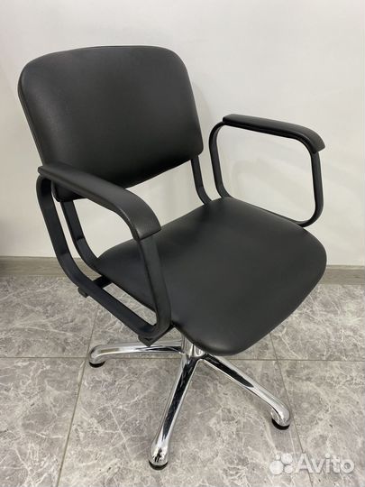 Парикмахерское кресло