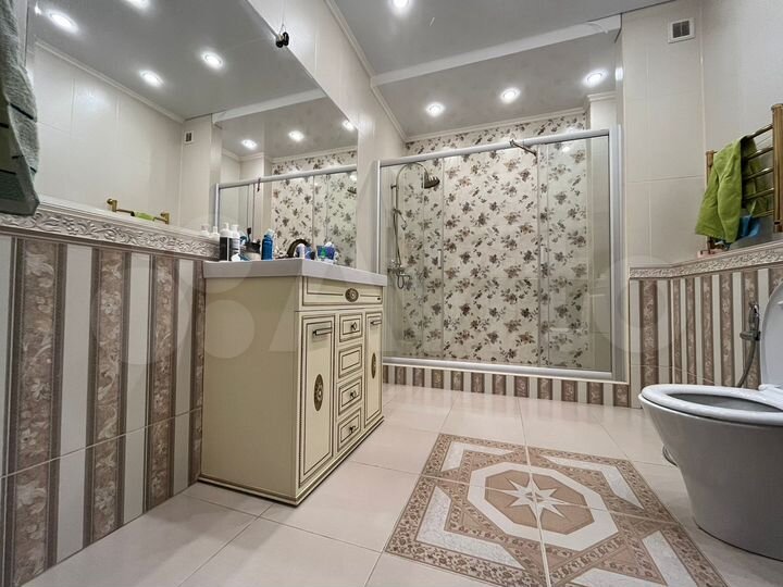 Коттедж 320 м² на участке 7 сот.