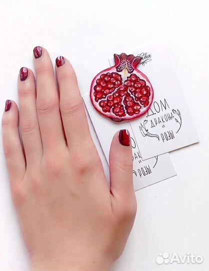 Брошь ручной работы гранатик