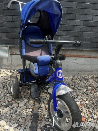 Детский трехколесный велосипед с ручкой