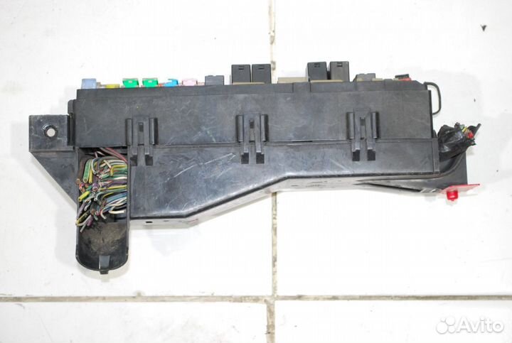 Блок предохранителей подкапотный Ford Escape R3