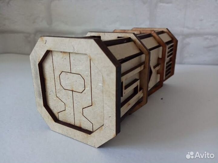 Контейнер с кодом Warhammer 40000