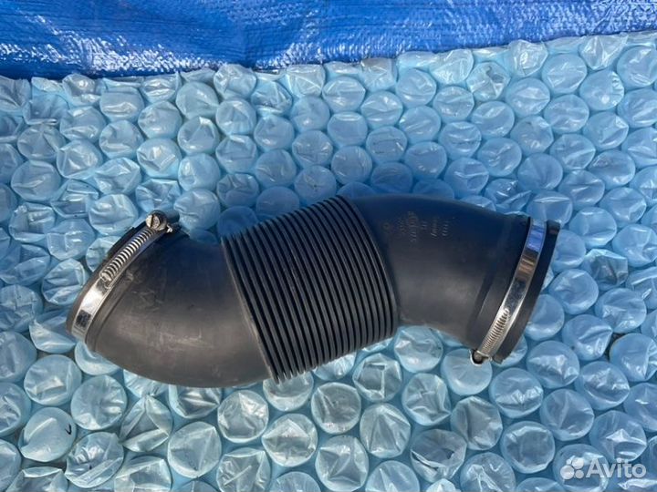 Гофра воздушного фильтра левая Audi S6 C6 BXA