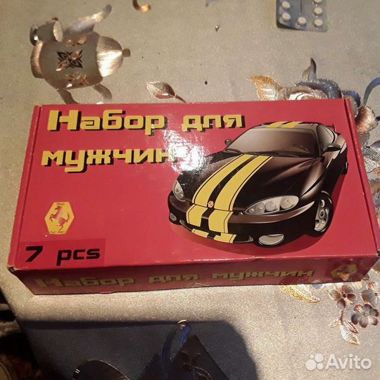 Стеклянные кружки, стопки, пепельница, графины