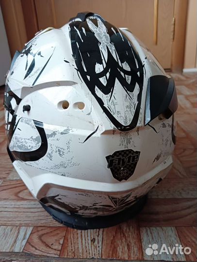 Перчатки и шлем