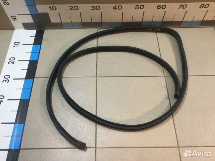 Уплотнитель двери передней Hyundai Solaris 2010