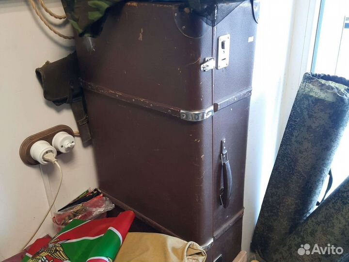 Чемодан старинный