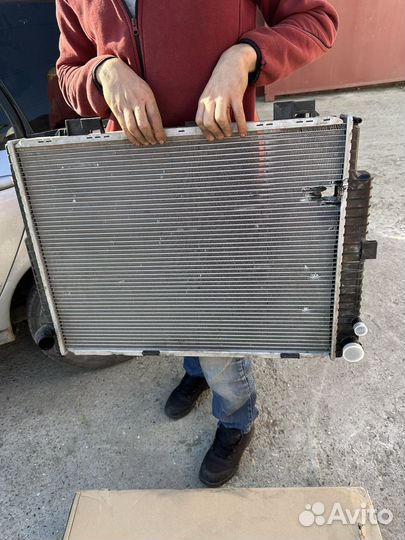 Mercedes 210 радиатор