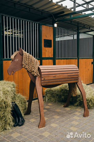 Деревянные лошадки разных размеров