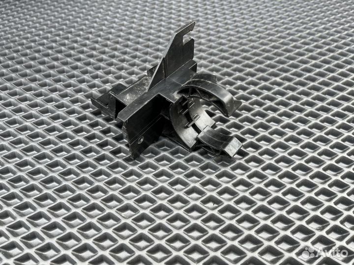 Кронштейн горловины омывателя VW Polo Skoda Rapid