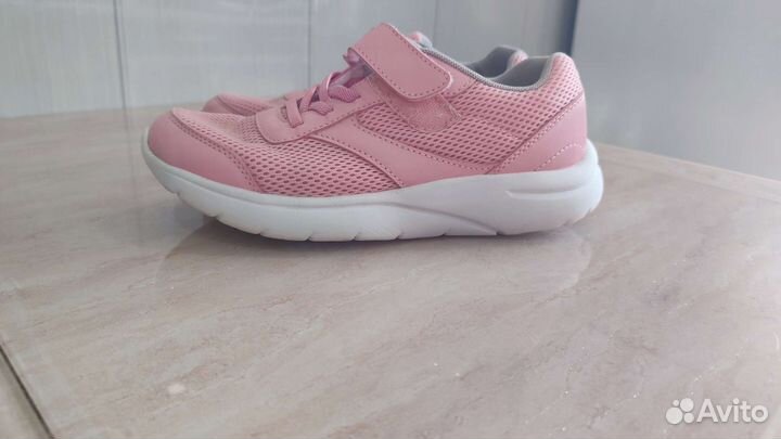 Кроссовки женские