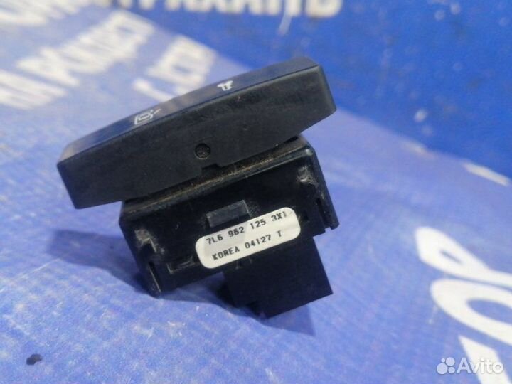 Кнопка центрального замка Volkswagen Touareg