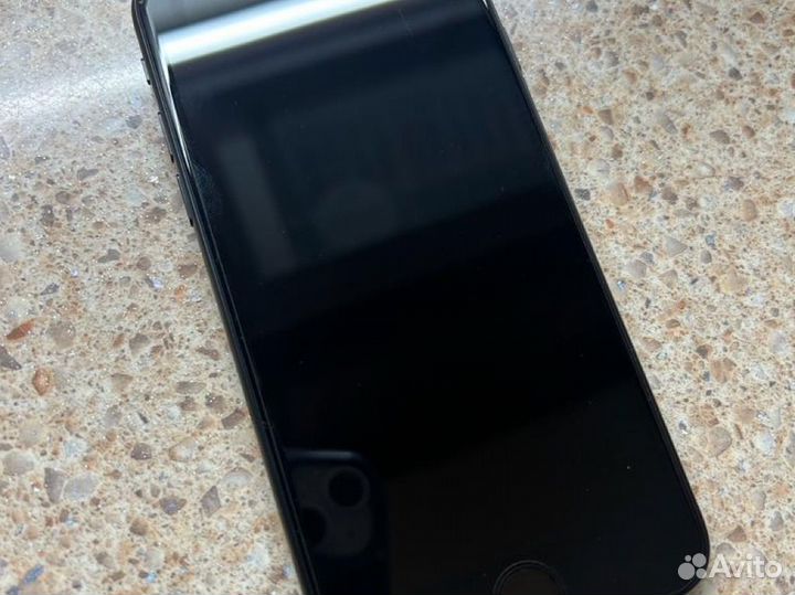 iPhone SE, 64 ГБ