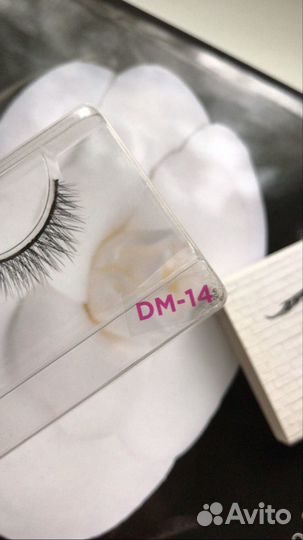 Накладные ресницы и самоклеющиеся патчи